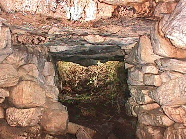 souterrain_inside.jpg (76332 bytes)